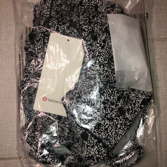 NWT Lululemon 5” Track that Shorts size 4 - Picture 4 of 9